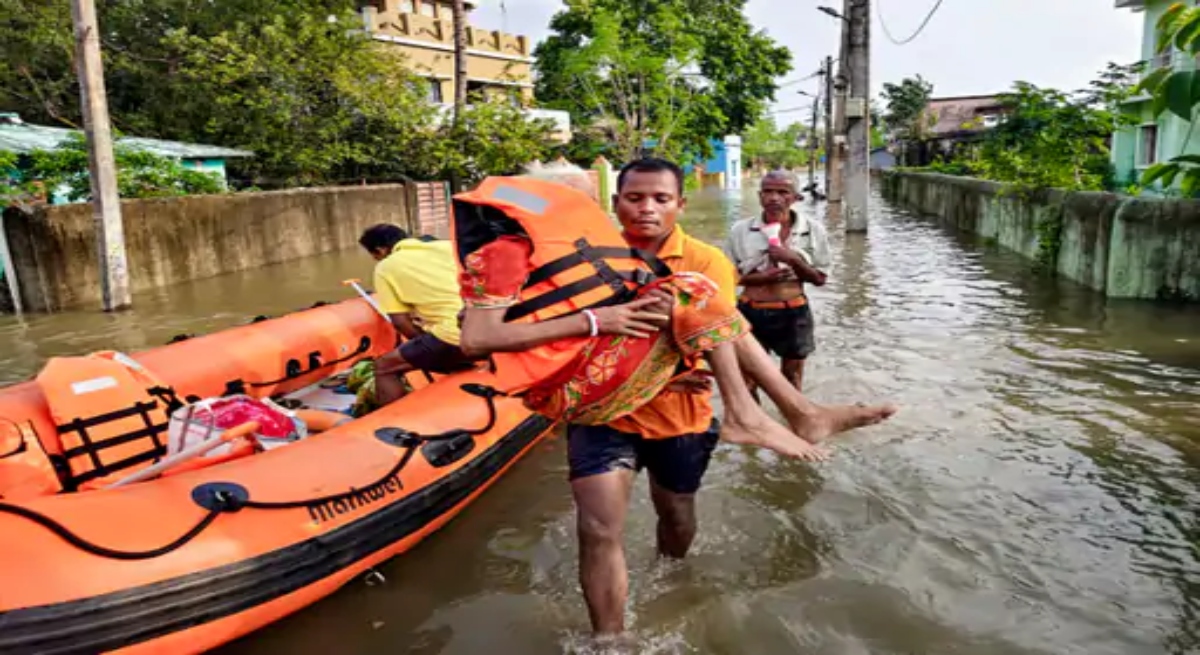 Landslide on Kedarnath route, 4,000 pilgrims stranded; 57 deaths due to rain in UP.