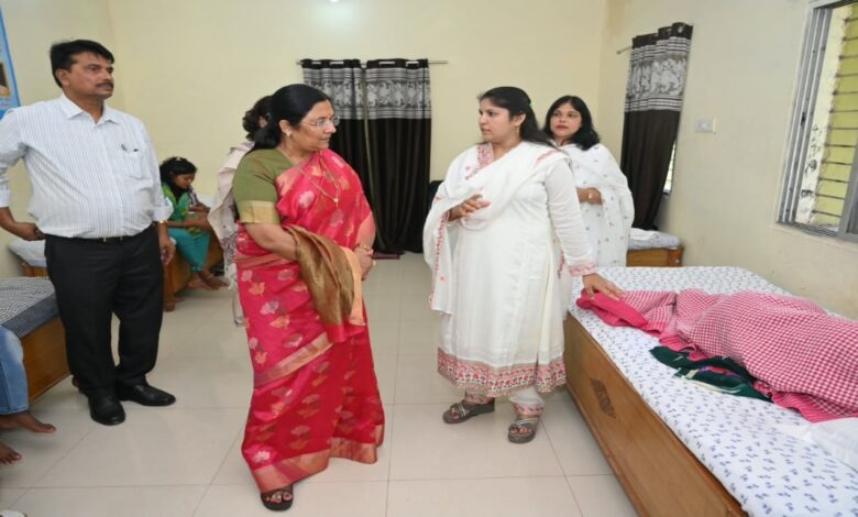 Union Minister of State Savitri Thakur inspected the Sakhi One Stop Centre.