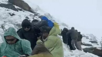 136 mountaineers stranded due to snowfall in Uttarakhand; bridges submerged in UP; floods in 23 villages of Bihar.
