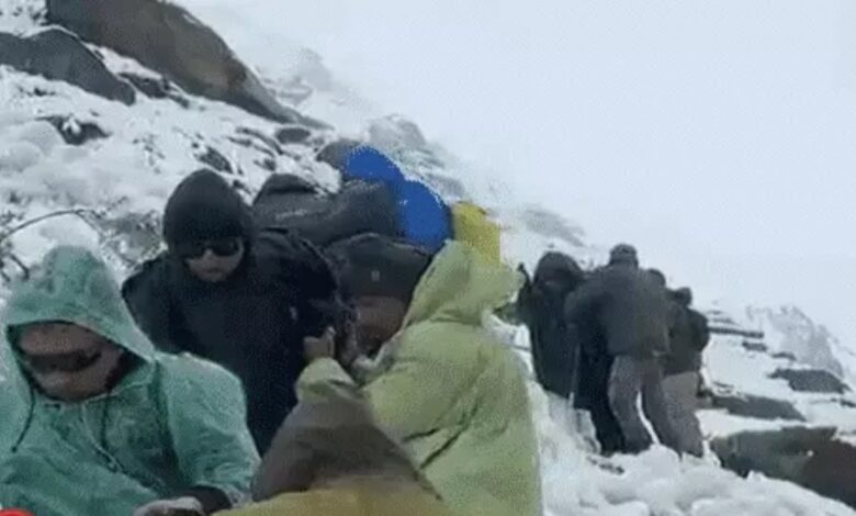 136 mountaineers stranded due to snowfall in Uttarakhand; bridges submerged in UP; floods in 23 villages of Bihar.