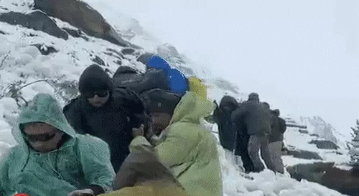 136 mountaineers stranded due to snowfall in Uttarakhand; bridges submerged in UP; floods in 23 villages of Bihar.