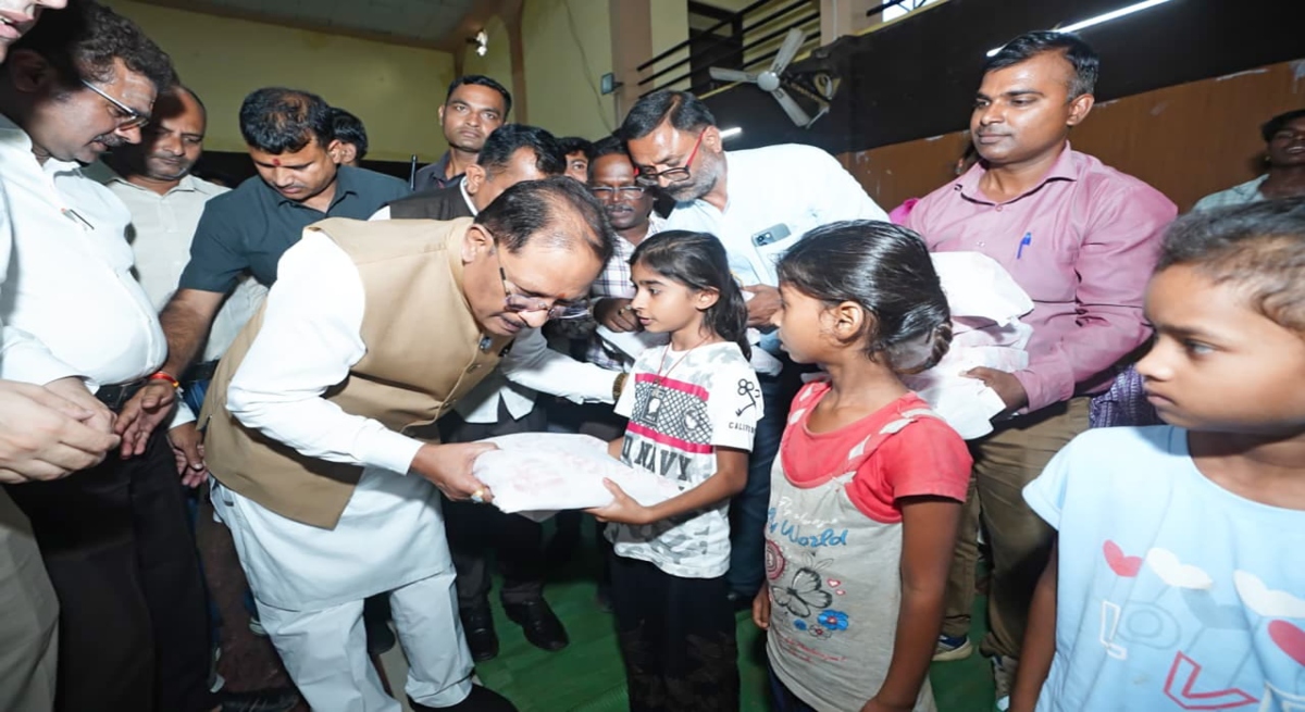 CM Sai visits flood-hit Bastar; families receive ₹10,000 in aid.