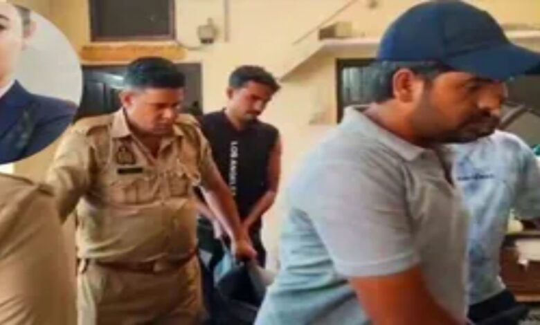 Bank employee's body found in hotel; lover absconds after saying he would return after breakfast.