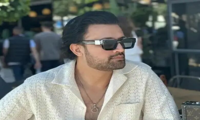 Atif Aslam says Pakistan's Coke Studio is better; the Indian version has too much commercialization.