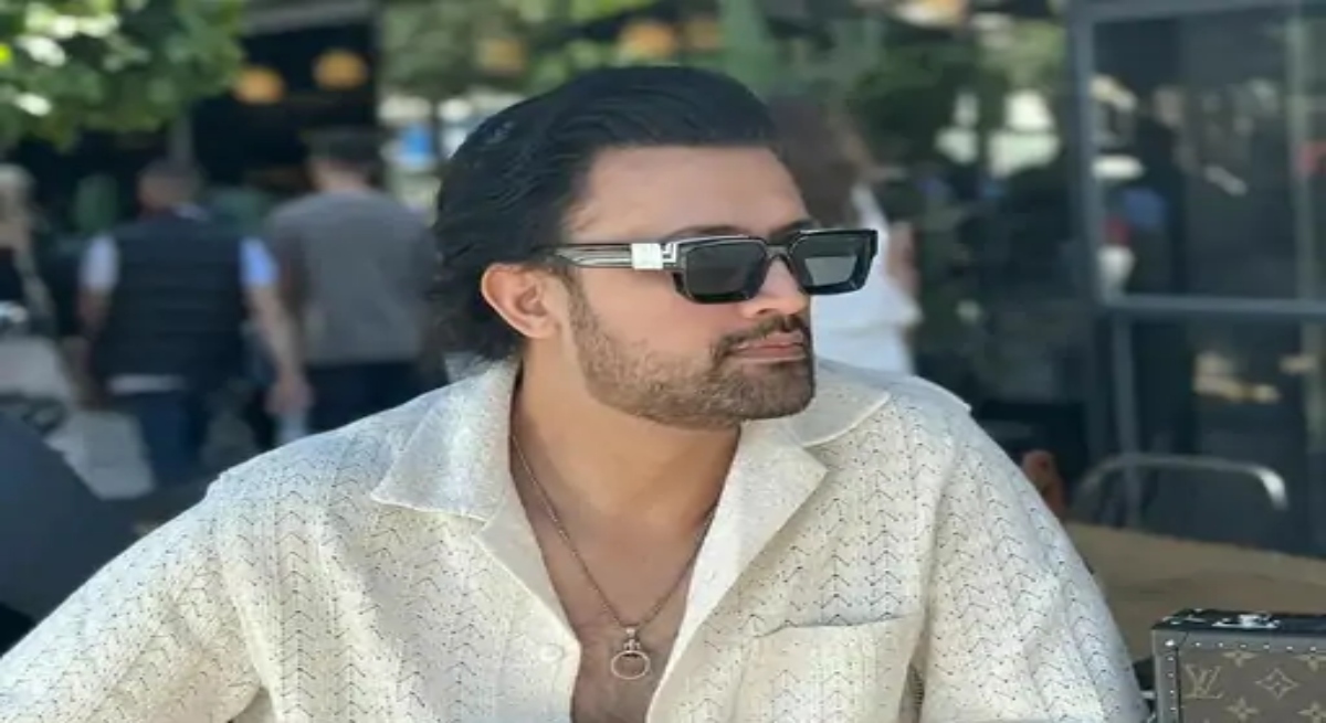 Atif Aslam says Pakistan's Coke Studio is better; the Indian version has too much commercialization.