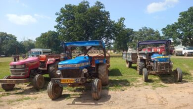 Raid on illegal transport of sand and stone; 6 tractors seized; action taken by the Mining Department.