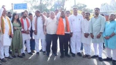 Minister Rajesh Agrawal conveyed the message of cleanliness and service by engaging in voluntary labor.