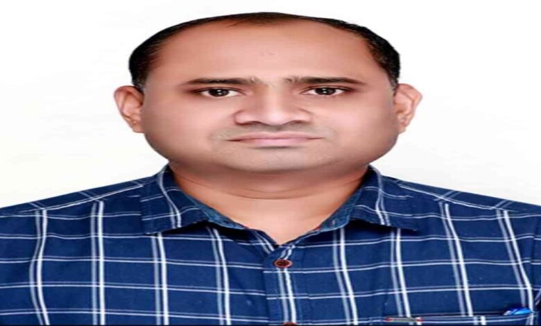 Teacher Amit Kumar's prompt action saves the life of an examinee who suffered cardiac arrest.