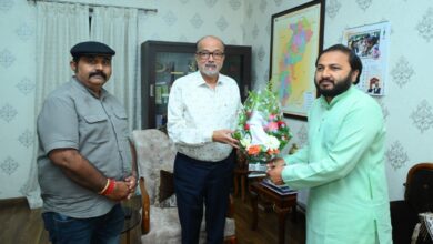 Maharaja Kamal Chandra Bhanj Deo met Governor Ramen Deka.