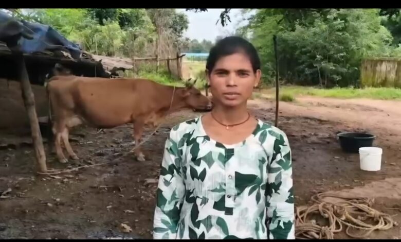Sandhya becomes self-reliant through the dairy business; saves ₹15,000 monthly from milk sales.
