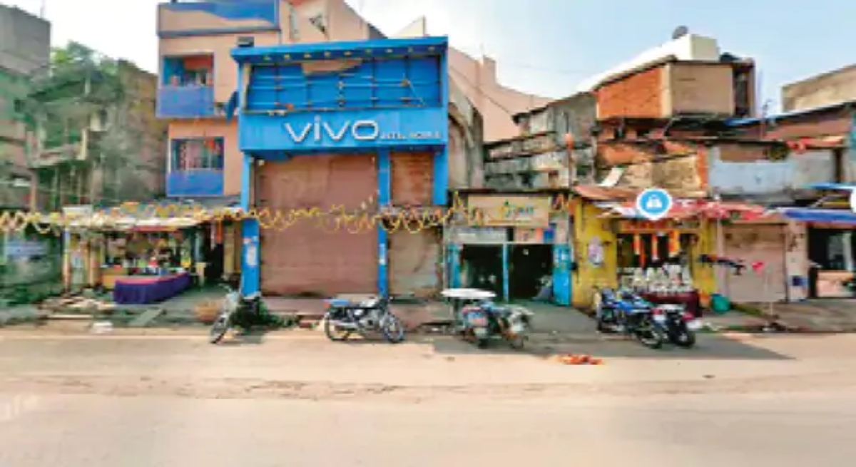 Order to vacate Nayapara Mosque Waqf shop; 45-day grace period granted.