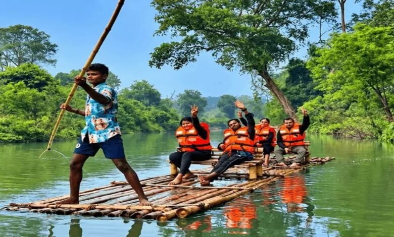Emphasis on granting industry status to tourism and boosting employment and self-employment opportunities in villages.