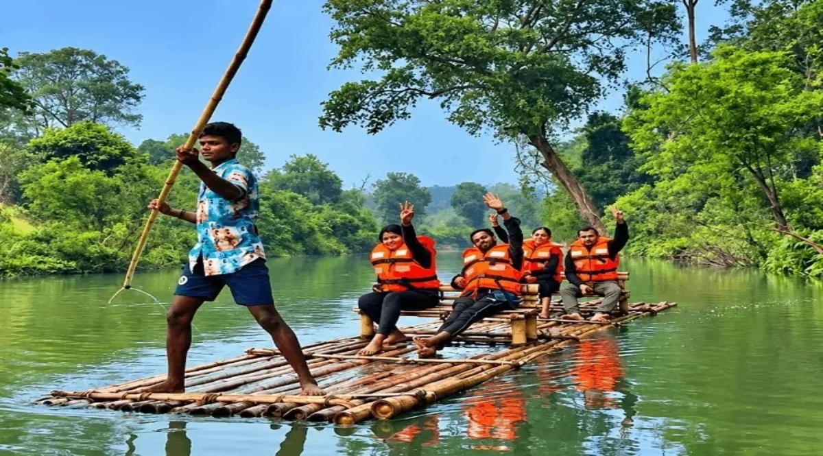 Emphasis on granting industry status to tourism and boosting employment and self-employment opportunities in villages.