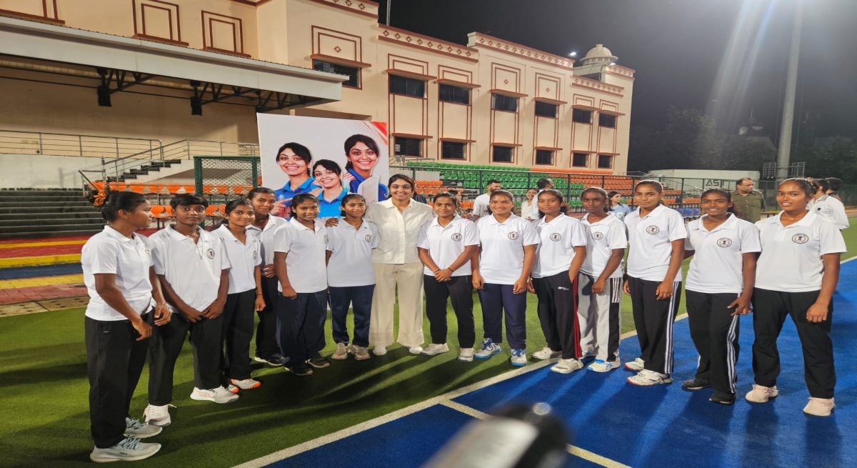 Cricketer Harleen Deol shares the mantra for success with hockey academy players.