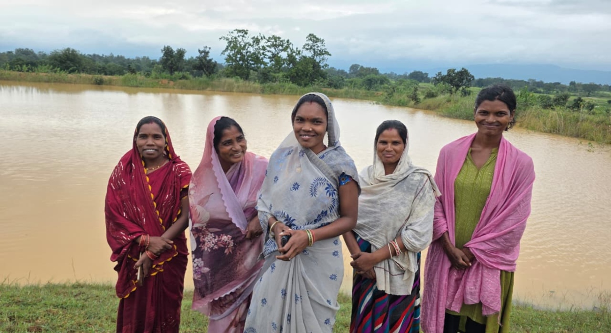 Farmers' earnings rising through fish farming in Sarguja; 381 fishermen gain employment.