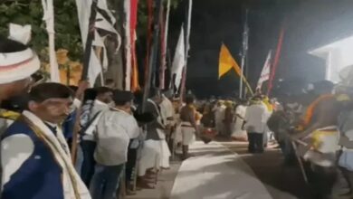 Tribal community arrives in Dongargarh with 15 'Angadev' (deity symbols) from Bastar; 'Panchami Bhent' (ritual meeting) concludes peacefully.