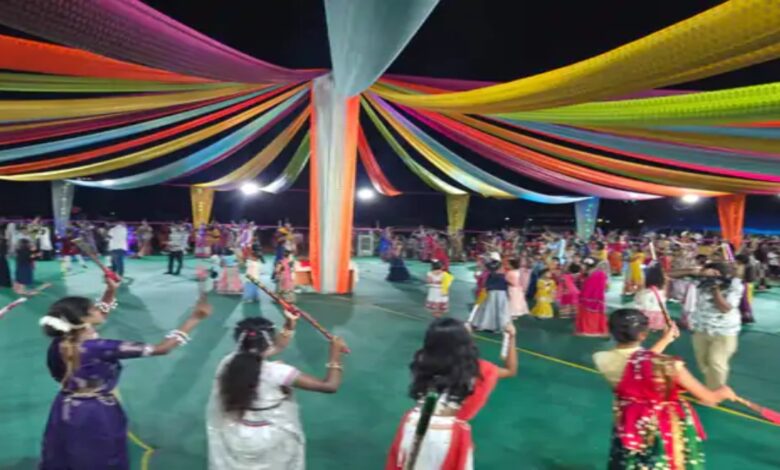 Women commandos danced on Garba-Dandiya for the first time in Sukma, the event lasted for 3 days.