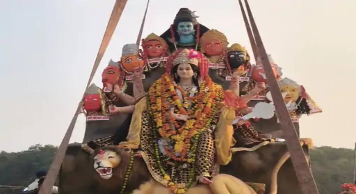 Immersion of Durga idols has begun at the immersion pond at Mahadev Ghat; 30 idols had been immersed by 7 PM.