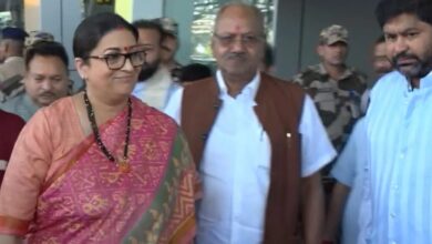 In Raipur, following instructions from Smriti Irani, police were removed from the BJP office; a party worker was stopped from taking a selfie.