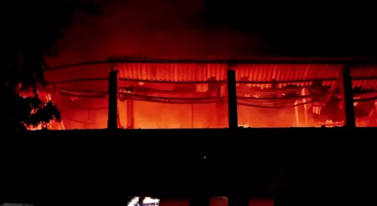 A massive fire broke out in the market, burning over 150 shops; Diwali items destroyed.