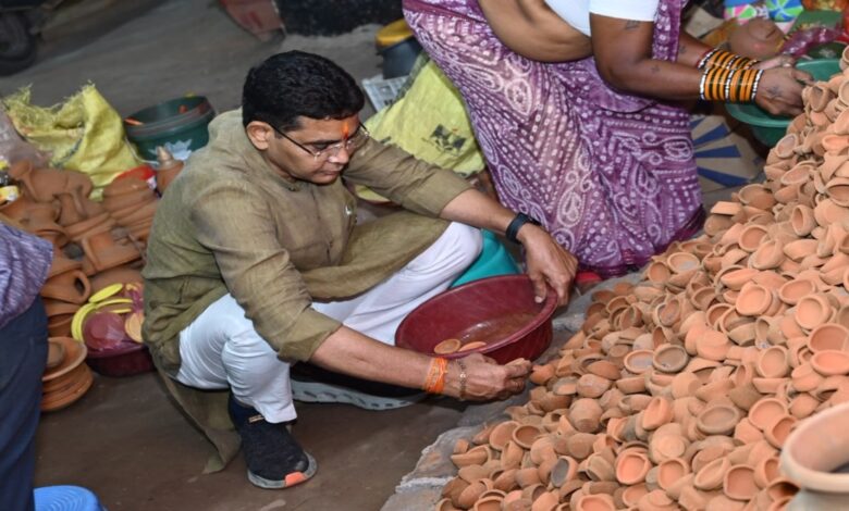 Illuminate your homes with indigenous earthen lamps (diyas) and bring prosperity to the lives of potters as well: Minister Tank Ram Verma